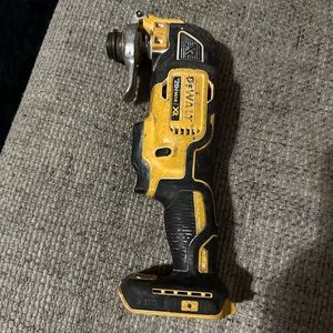 Used Dewalt 20v oscillating tool (no battery) tool only